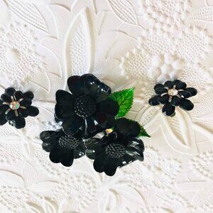 Beautiful Vintage Black Enamel 3 Flower Brooch with Earrings!